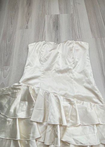 Ekru straplez volanlı fırfırlı abiye elbise - Görsel 4