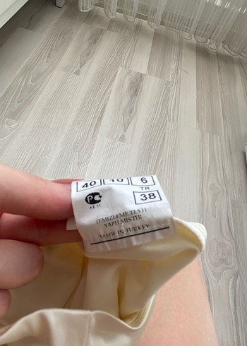 m Beden beyaz Renk Ekru straplez volanlı fırfırlı abiye elbise