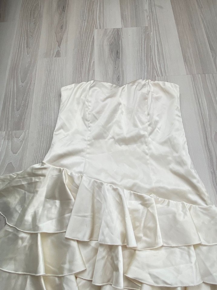 Ekru straplez volanlı fırfırlı abiye elbise - Görsel 4