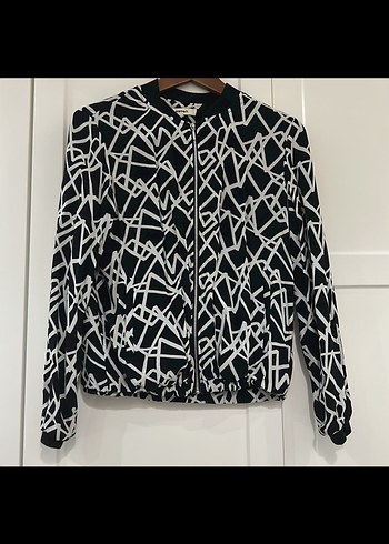 Siyah Baskılı Kısa Bomber Ceket