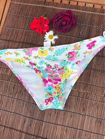 Zeki Zeki triko bikini altı