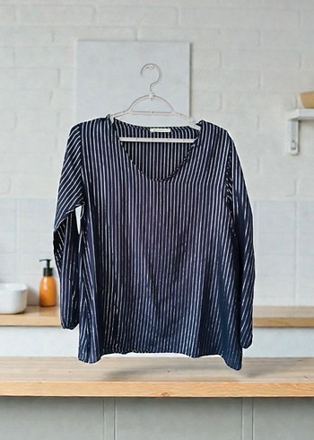 Alaçatı Mavi Çizgili V Yaka Kadın Gömlek - Ana görsel