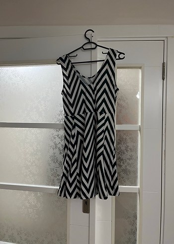 LC Waikiki Siklik Ve Rahatlik Siyah Beyaz Zigzag Elbise