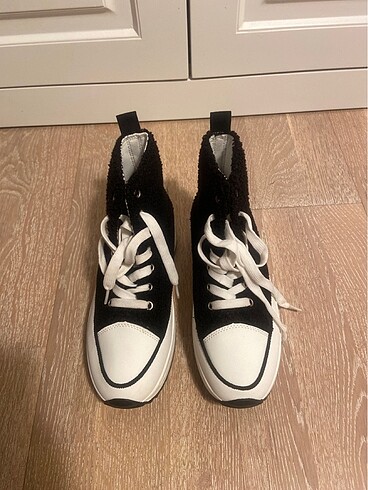 Yeni 37 Converse tipi