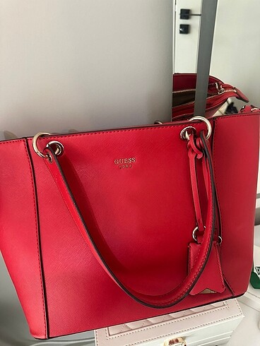 Guess canta