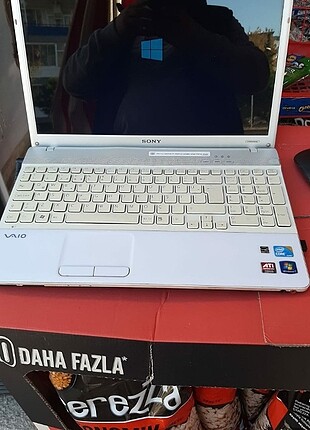 Sony laptop eğitim eba zoom oyun için güzel ve temiz 