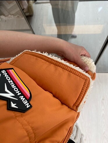 xs Beden turuncu Renk Bershka kısa içi kürklü yelek
