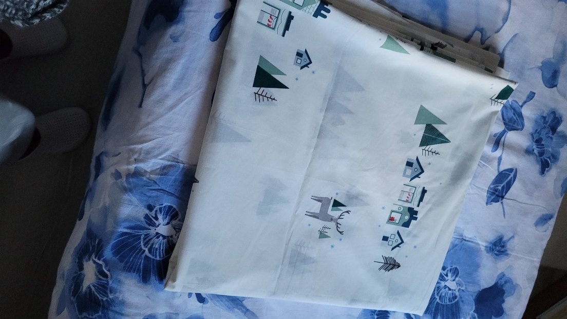 Beyaz Desenli Yatak Örtüsü - Görsel 3