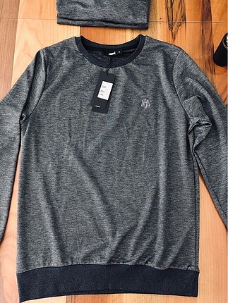 Etiketli sıfır sweat