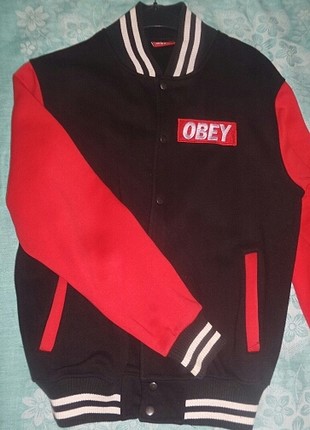 Obey obey kolej montu