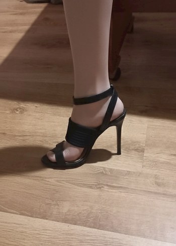 Siyah Tokalı İnce Topuklu Kadın Ayakkabı - Görsel 3