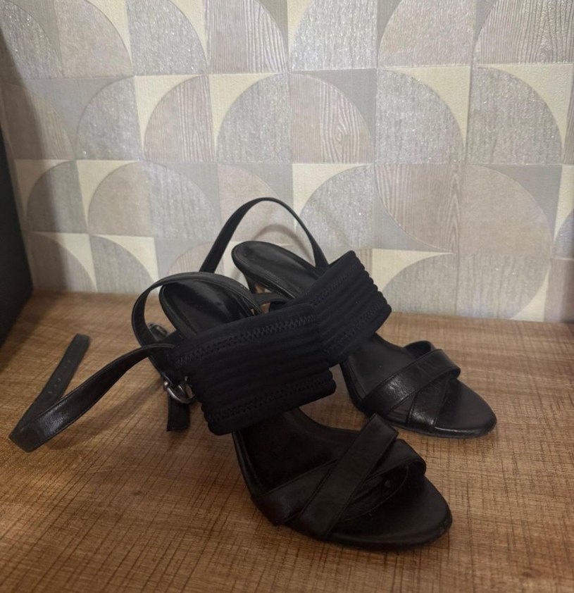 Siyah Tokalı İnce Topuklu Kadın Ayakkabı - Görsel 2