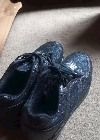 Siyah Yılan Desenli Topuklu Spor Ayakkabı - Görsel 2