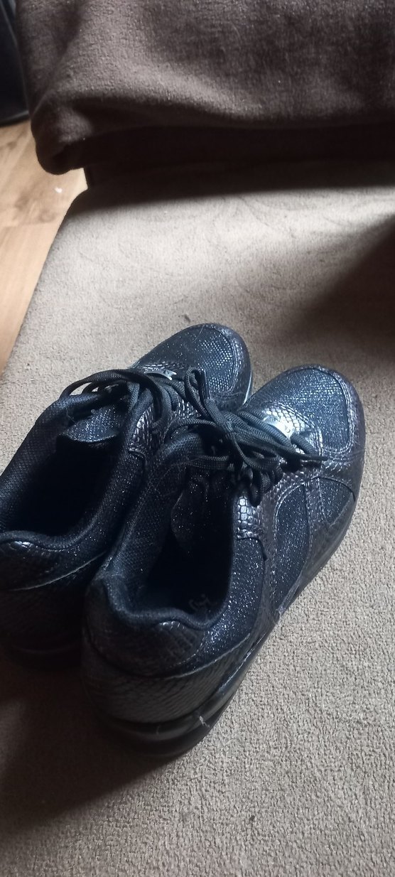 Siyah Yılan Desenli Topuklu Spor Ayakkabı - Görsel 2