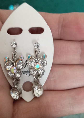 Accessorize kelebek detaylı taşlı Küpeler