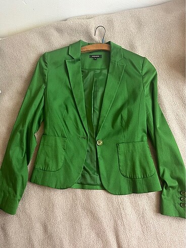 İkonik vatkalı yeşil blazer ceket
