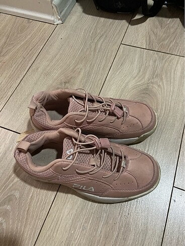 Fila 36 numara ayakkabı