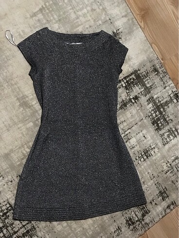 Parlak mini elbise