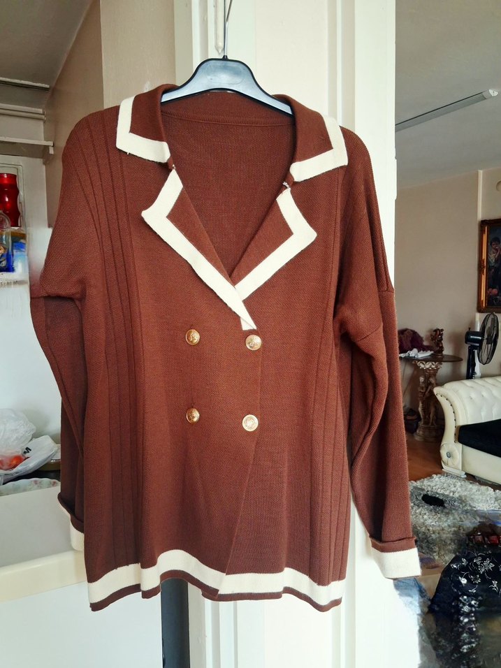 Kahverengi Düğmeli Uzun Kadın Takım - Görsel 2