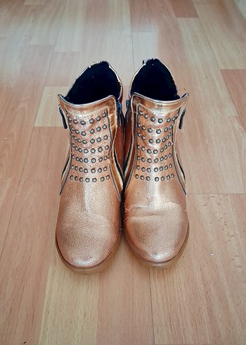 Altın Renk Parlak Deri Kadın Dolgu Topuklu Bot - Görsel 3