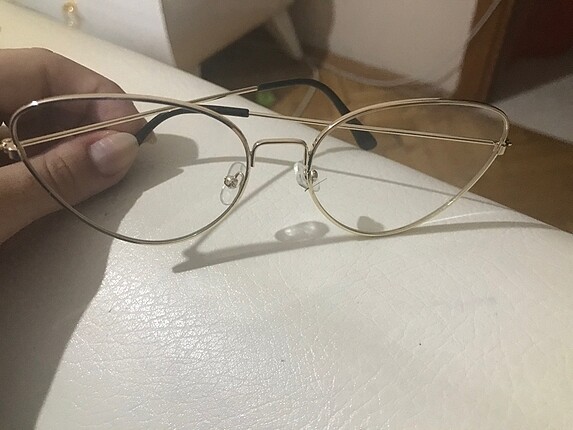 Şefaf cam gözlük