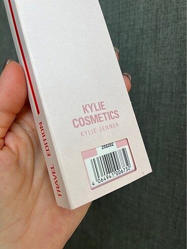  Beden Kylie Cosmetics Lip Kit-504 Hollyberry