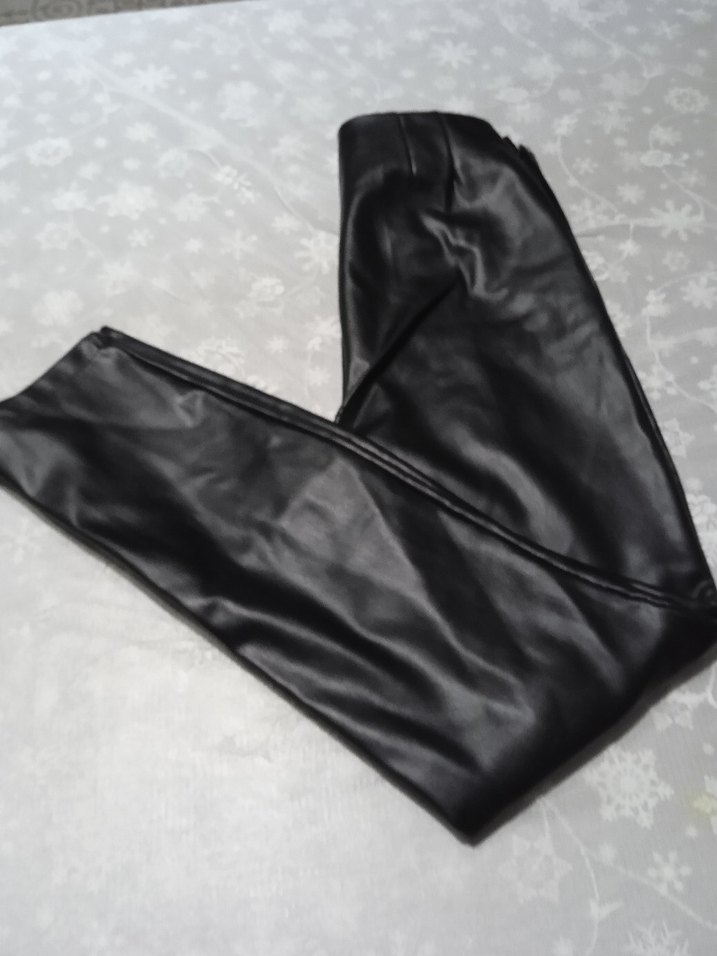 Zara Siyah Deri Midi Şort - Görsel 3