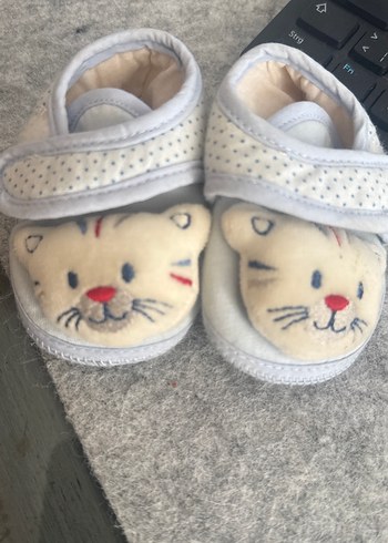 Gri Nakışlı Erkek Bebek Ev Patiği