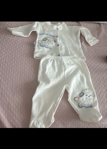 Bebek Erkek Beyaz Nakışlı Düğmeli Takım
