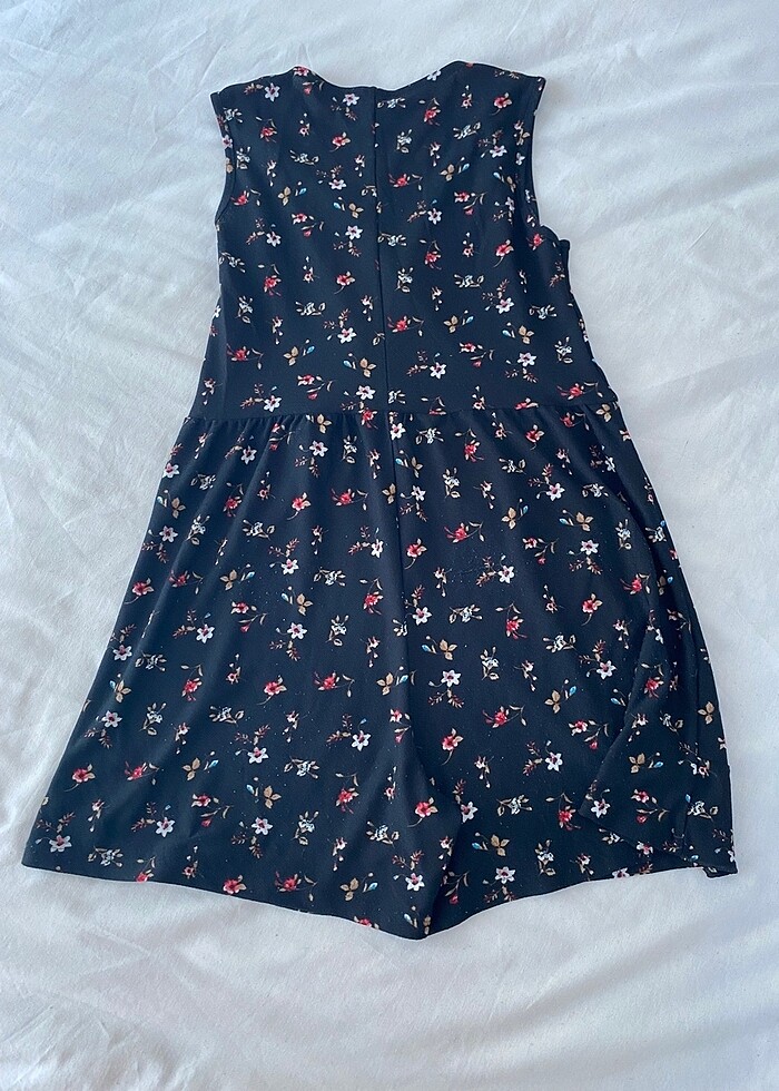 Elbise görünümlü çiçekli kısa tulum - Görsel 3