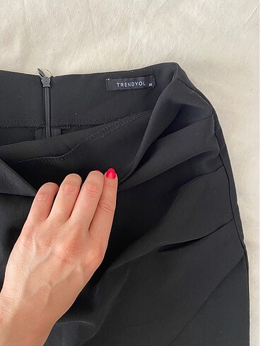 Şık siyah kısa etek - Görsel 2