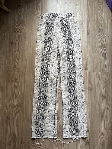 xs Beden Zara yılan desenli pantolon
