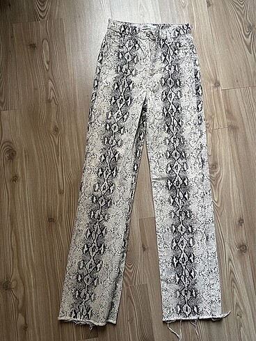 Zara yılan desenli pantolon