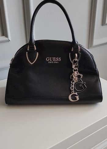 Guess Siyah Zincir Detaylı Kadın Deri Çanta