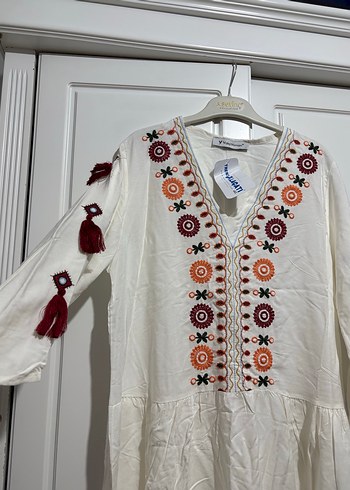 Nakışlı Beyaz Uzun Bohem Elbise - Görsel 2