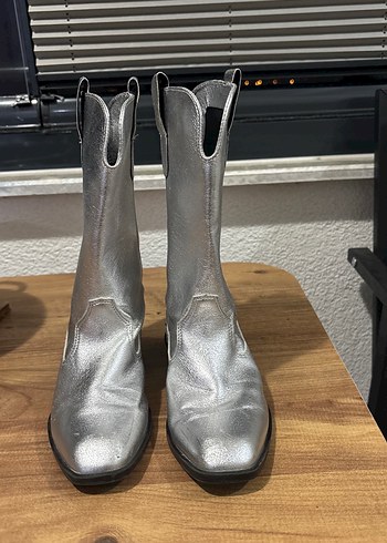 Zara Modern Gumus Bilek Botu