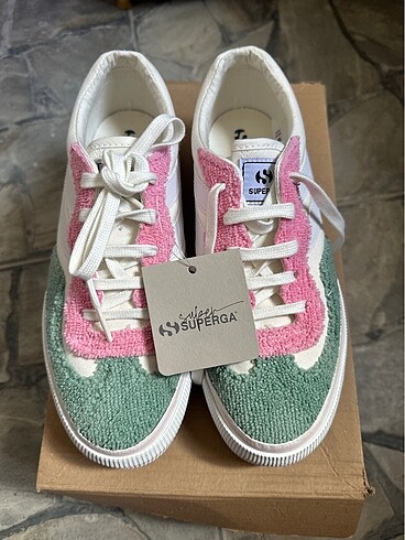 Superga punch işlemeli ayakkabı
