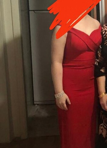 Kırmızı elbise