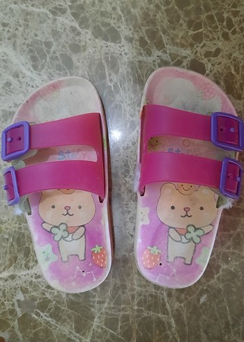 25 Beden Kız Çocuk Pembe Baskılı Tokalı Terlik