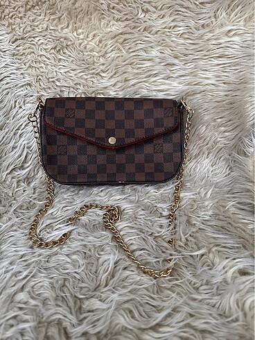 Louis Vuitton Kırmızı astarlı çanta