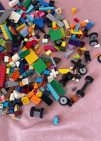 Beden Çeşitli Renklerde Lego Parçaları