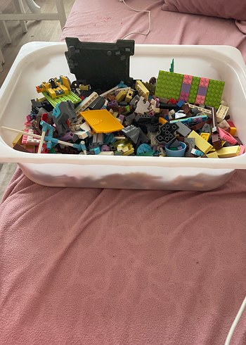 Çeşitli Renklerde Lego Parçaları