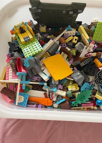 Beden Çeşitli Renklerde Lego Parçaları