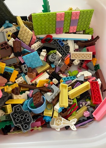 Beden Renk Çeşitli Renklerde Lego Parçaları