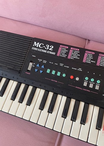 Yamaha MC-32 Çok Renkli Elektronik Klavye