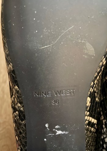 Nine West Siyah Yılan Desenli Tokalı Babet - Görsel 3