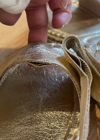 Altın Renkli Deri Dolgu Topuklu Sandalet - Görsel 5