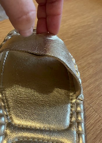 Altın Renkli Deri Dolgu Topuklu Sandalet - Görsel 4