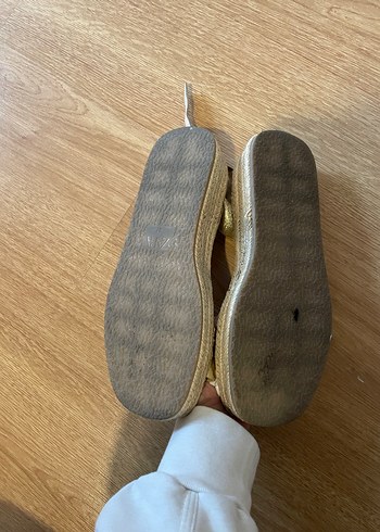 Altın Renkli Deri Dolgu Topuklu Sandalet - Görsel 3