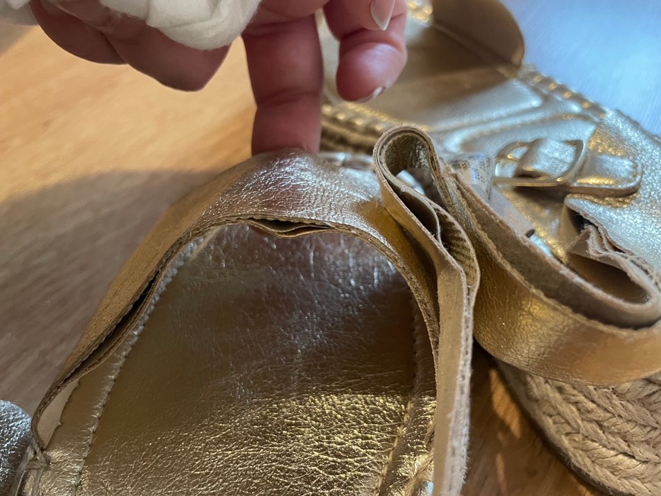 Altın Renkli Deri Dolgu Topuklu Sandalet - Görsel 5